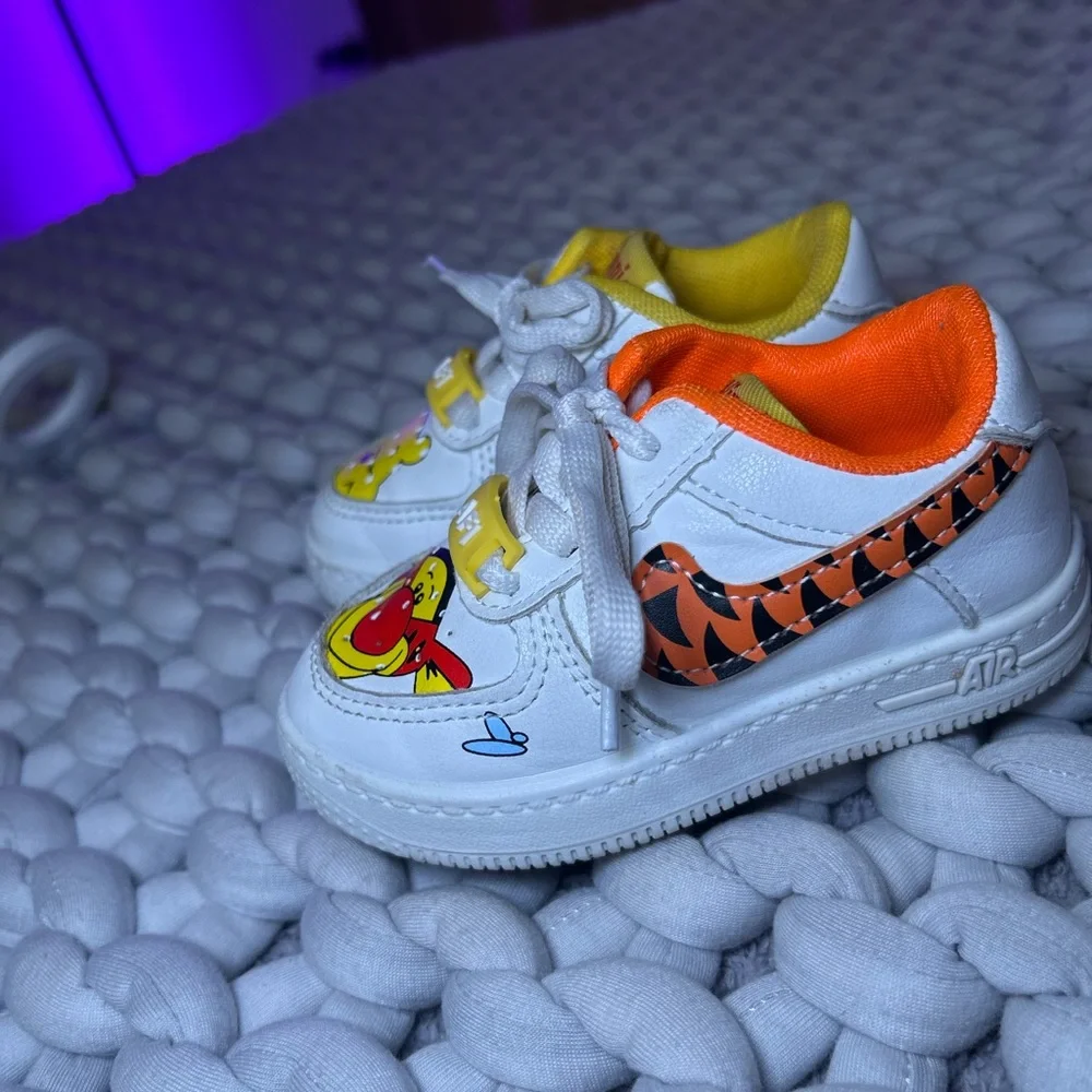 winnie the pooh and tigger nike af1 🍯🤍 - Picture 4 of 8